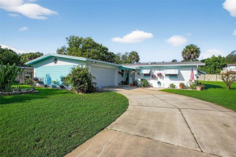 House in Daytona Beach, Florida 3 bedrooms, 127.46 sq.m. № 1914408 - photo 1
