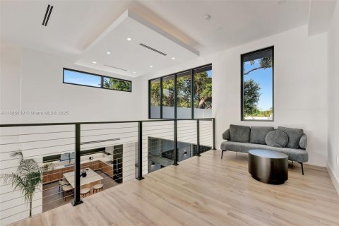 Casa en venta en Biscayne Park, Florida, 4 dormitorios № 1933654 - foto 25