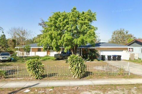 House in Orlando, Florida 4 bedrooms, 229.84 sq.m. № 2394117