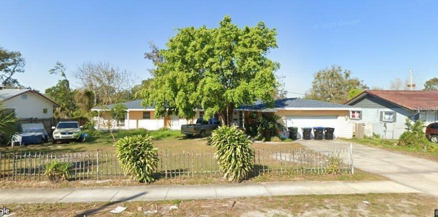 House in Orlando, Florida 4 bedrooms, 229.84 sq.m. № 2394117
