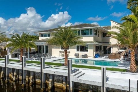 Casa en Fort Lauderdale, Florida 5 dormitorios, 353.96 m2 № 2179996