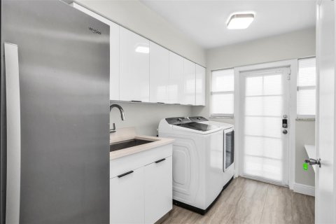 Villa ou maison à louer à Fort Lauderdale, Floride: 5 chambres, 353.96 m2 № 2179996 - photo 8