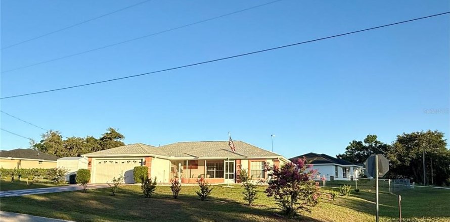 House in Summerfield, Florida 3 bedrooms, 156.82 sq.m. № 1762321