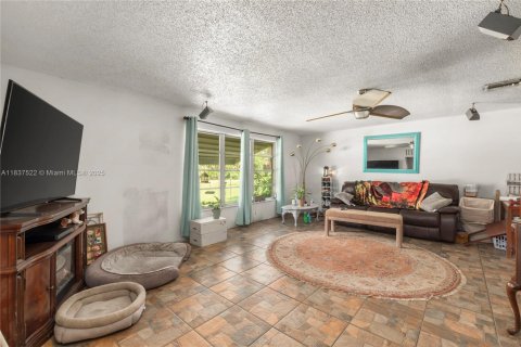 Casa en venta en Fort Myers, Florida, 3 dormitorios № 1823550 - foto 5