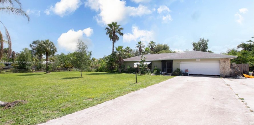 Casa en Fort Myers, Florida 3 dormitorios № 1823550