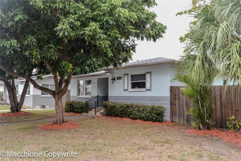 Villa ou maison à Saint Petersburg, Floride 3 chambres, 154.4 m2 № 2399493
