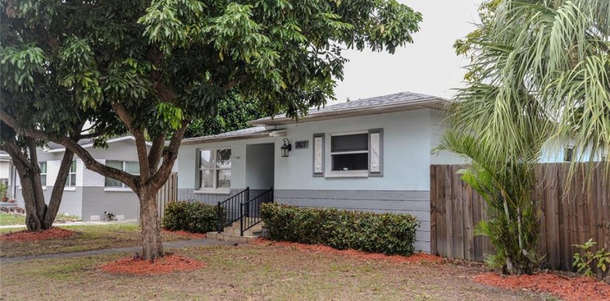 Villa ou maison à Saint Petersburg, Floride 3 chambres, 154.4 m2 № 2399493
