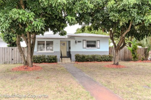 Villa ou maison à vendre à Saint Petersburg, Floride: 3 chambres, 154.4 m2 № 2399493 - photo 2