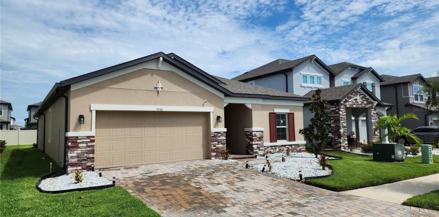 Villa ou maison à Wesley Chapel, Floride 4 chambres, 205.13 m2 № 2362481