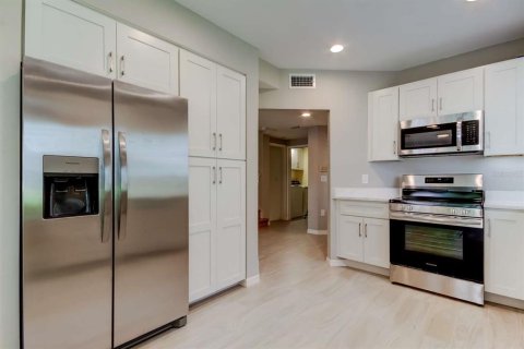 Adosado en venta en Tampa, Florida, 3 dormitorios, 203.08 m2 № 1829867 - foto 16