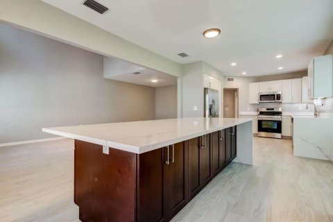 Adosado en venta en Tampa, Florida, 3 dormitorios, 203.08 m2 № 1829867 - foto 13