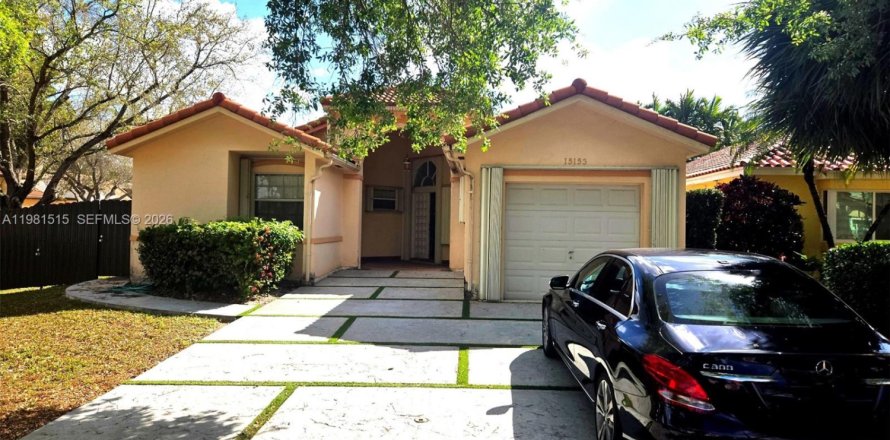 Дом в Майами-Лейкс, Флорида 3 спальни, 157.47м2 № 2043386