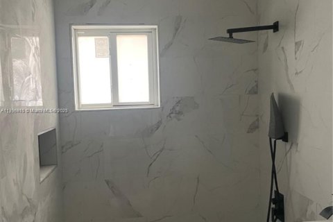 Propiedad comercial en venta en Miami, Florida, 178.37 m2 № 1951350 - foto 7