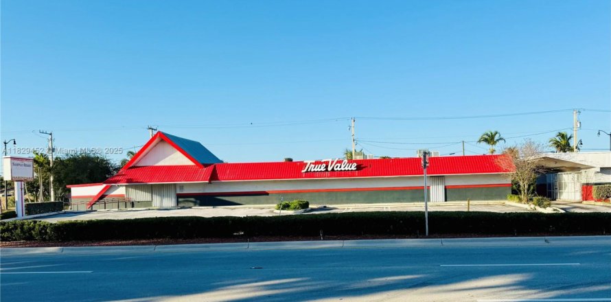 Commercial property in Pompano Beach, Florida № 1802538