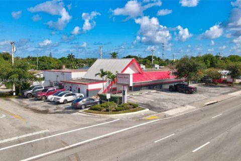 Commercial property in Pompano Beach, Florida № 1802538 - photo 2