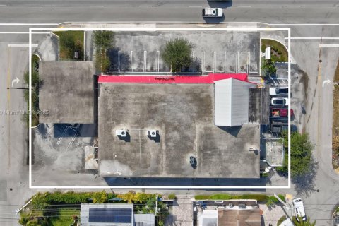Commercial property in Pompano Beach, Florida № 1802538 - photo 9
