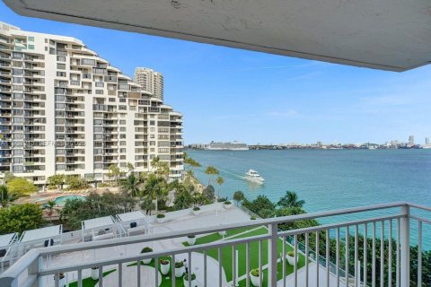 Condo in Miami, Florida, 2 bedrooms  № 1996032 - photo 25