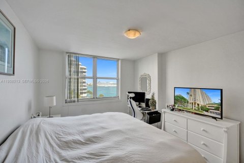 Condo in Miami, Florida, 2 bedrooms  № 1996032 - photo 20