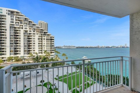 Condo in Miami, Florida, 2 bedrooms  № 1996032 - photo 26
