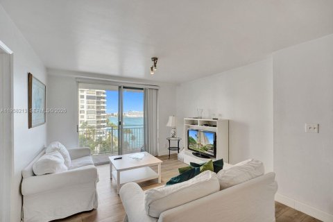 Condo in Miami, Florida, 2 bedrooms  № 1996032 - photo 5