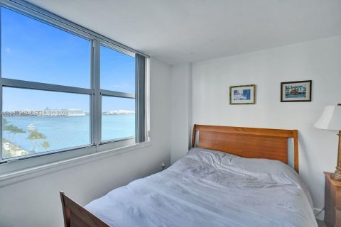 Condo in Miami, Florida, 2 bedrooms  № 1996032 - photo 24