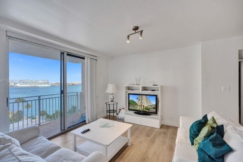 Condo in Miami, Florida, 2 bedrooms № 1996032