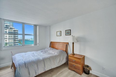 Condo in Miami, Florida, 2 bedrooms  № 1996032 - photo 22