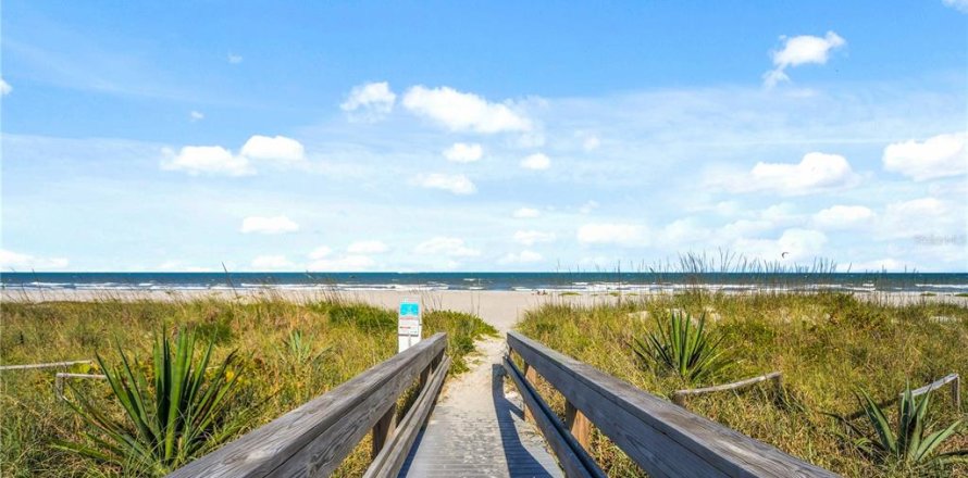 Condominio en Cape Canaveral, Florida, 3 dormitorios  № 2103856