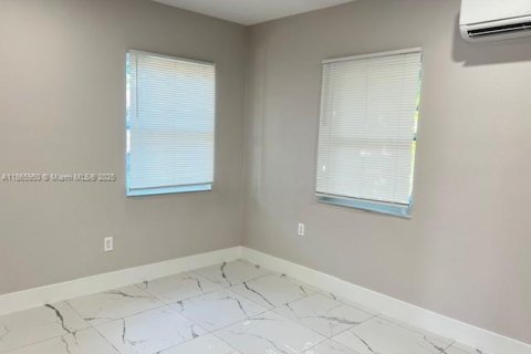 Apartment in Miami, Florida 2 bedrooms, 218.69 sq.m. № 2012573 - photo 2