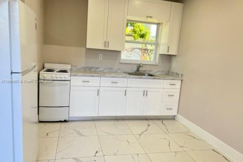 Apartment in Miami, Florida 2 bedrooms, 218.69 sq.m. № 2012573