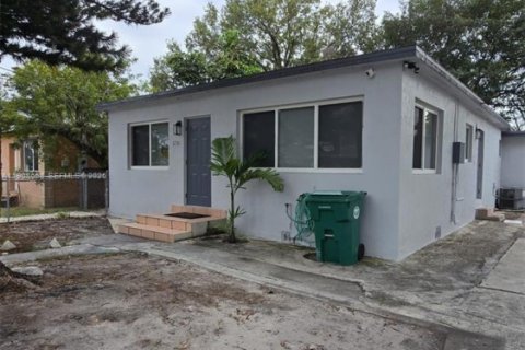 Снять в аренду виллу или дом в Майами, Флорида 3 спальни, 209.03м2, № 1966308 - фото 24