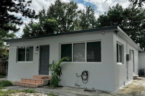 House in Miami, Florida 3 bedrooms, 209.03 sq.m. № 1966308 - photo 15