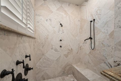 Купить виллу или дом в Уиндермир, Флорида 5 комнат, 395.95м2, № 1908520 - фото 25