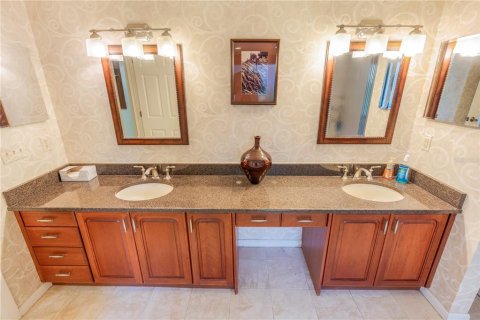 Casa en venta en Tampa, Florida, 4 dormitorios, 248.98 m2 № 1608962 - foto 25