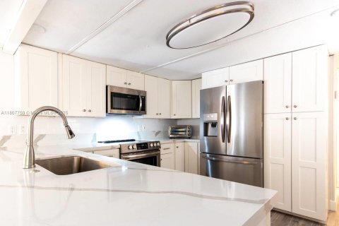 Apartment in Key Largo, Florida 3 bedrooms, 88.81 sq.m. № 1748564 - photo 4