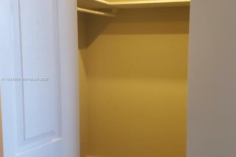 Copropriété à louer à Miami Beach, Floride: 1 chambre, 84.54 m2 № 1984214 - photo 10