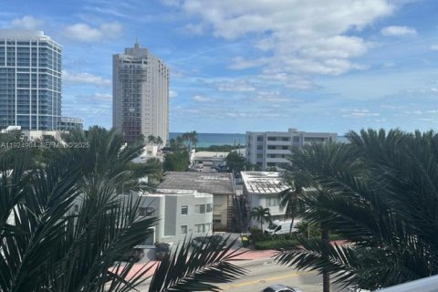 Copropriété à louer à Miami Beach, Floride: 1 chambre, 84.54 m2 № 1984214 - photo 1