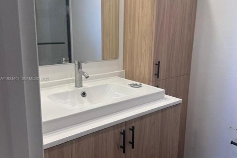 Copropriété à louer à Miami Beach, Floride: 1 chambre, 84.54 m2 № 1984214 - photo 12