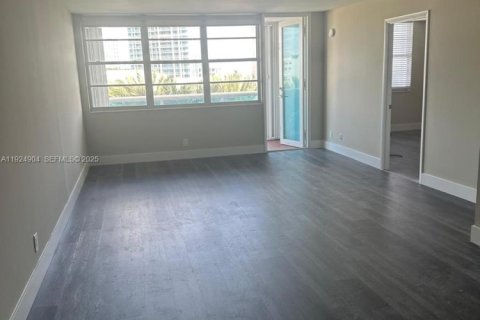 Copropriété à louer à Miami Beach, Floride: 1 chambre, 84.54 m2 № 1984214 - photo 5