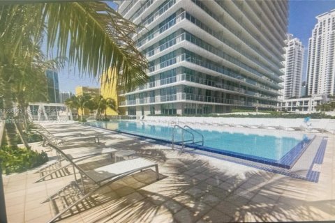 Condo in Miami, Florida, 2 bedrooms № 1994160 - photo 1