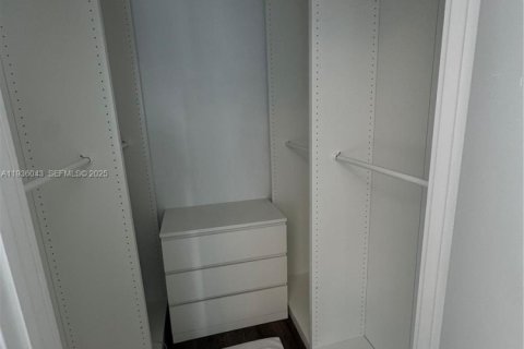 Condo in Miami, Florida, 2 bedrooms № 1994160 - photo 19