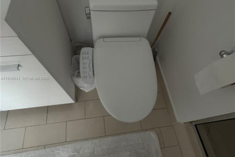 Condo in Miami, Florida, 2 bedrooms № 1994160 - photo 17