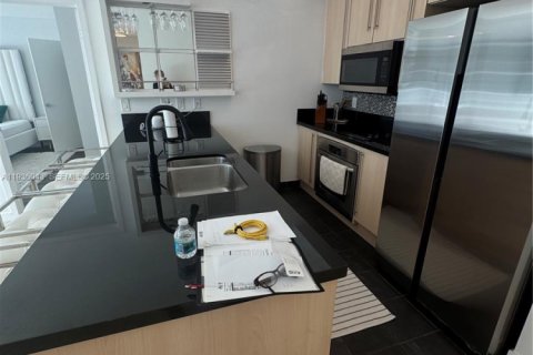 Condo in Miami, Florida, 2 bedrooms № 1994160 - photo 11