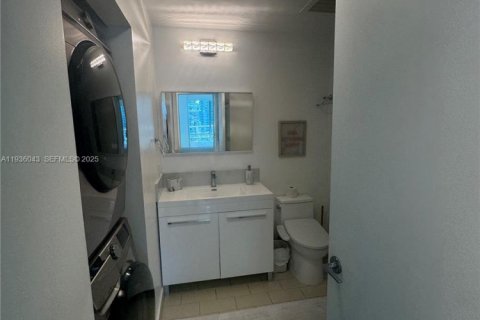 Condo in Miami, Florida, 2 bedrooms № 1994160 - photo 14