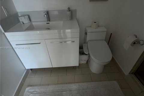 Condo in Miami, Florida, 2 bedrooms № 1994160 - photo 18