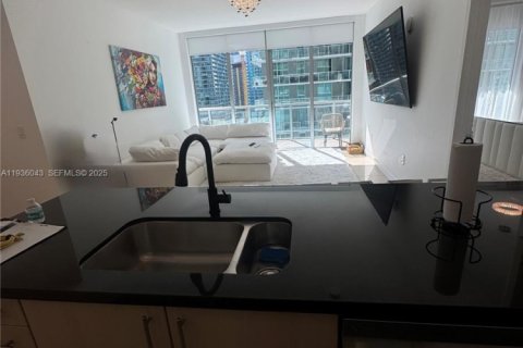 Condo in Miami, Florida, 2 bedrooms № 1994160 - photo 8