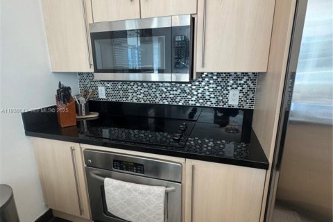 Condo in Miami, Florida, 2 bedrooms № 1994160 - photo 9