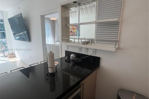 Condo in Miami, Florida, 2 bedrooms № 1994160 - photo 7