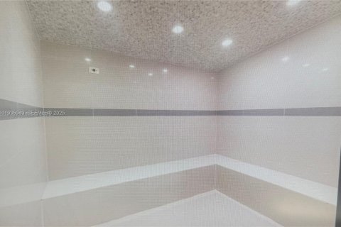 Condo in Miami, Florida, 2 bedrooms № 1994160 - photo 22