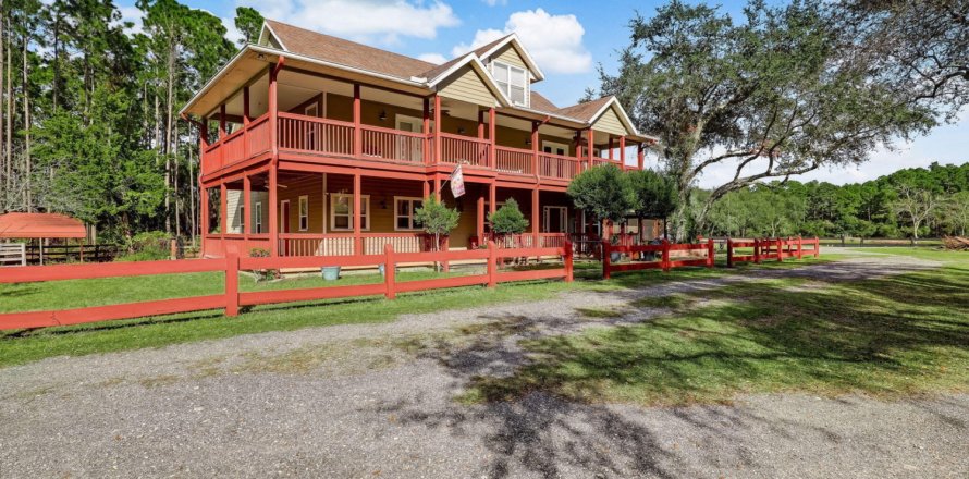House in Jacksonville, Florida 3 bedrooms, 371.61 sq.m. № 880044